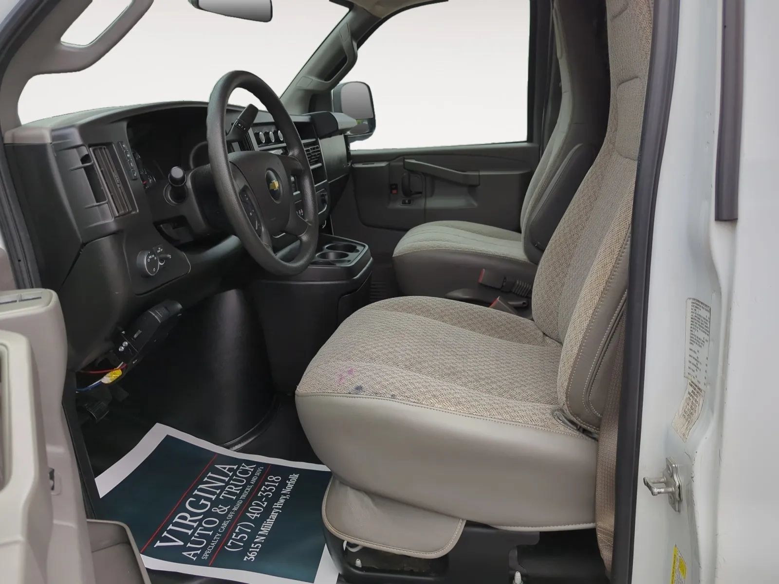 Used 2019 Chevrolet Express 2500 w/ Driver Convenience Package RWD image 11