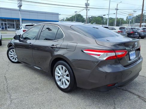 Used 2018 Toyota Camry LE w/ Convenience Package FWD image 6