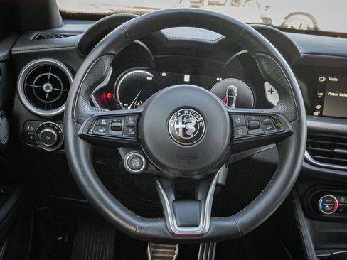 Used 2024 Alfa Romeo Stelvio Veloce image 18