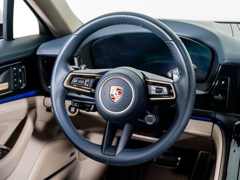 Used 2024 Porsche Panamera 4 w/ Premium Package image 27