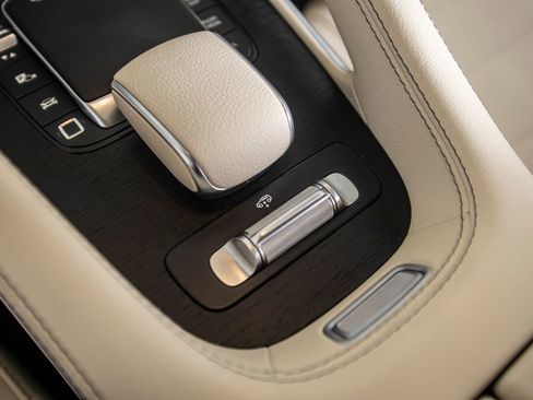 Used 2025 Mercedes-Benz GLE 580 4MATIC image 37