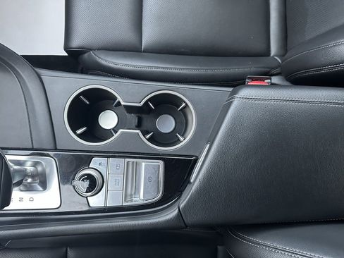 Used 2023 Genesis G70 2.0T image 31