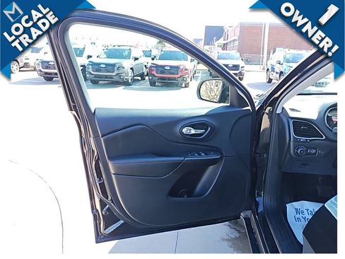 Used 2022 Jeep Cherokee Trailhawk w/ Comfort/Convenience Group image 21