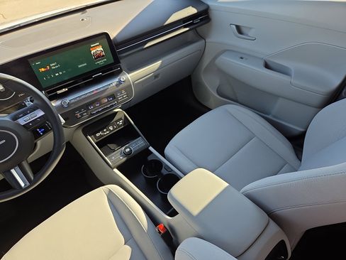 Used 2025 Hyundai Kona SEL image 12