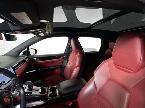 Used 2020 Porsche Cayenne Turbo image 21