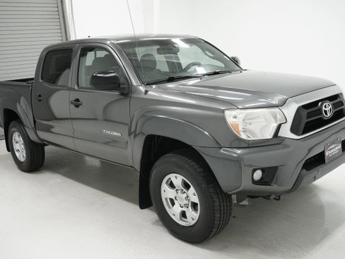 Used 2012 Toyota Tacoma PreRunner w/ SR5 Pkg image 3