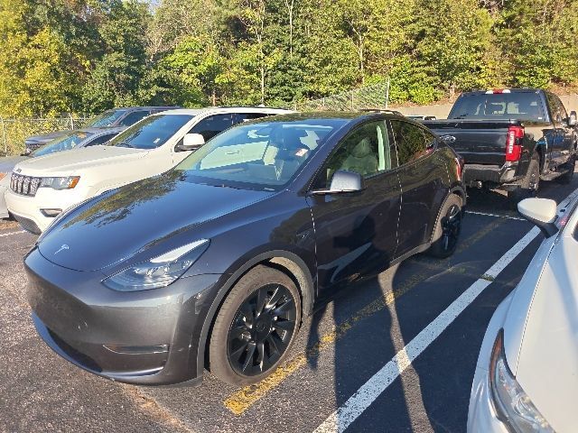 Used 2024 Tesla Model Y Long Range AWD/4WD image 3
