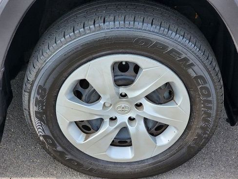 Used 2023 Toyota RAV4 LE image 9