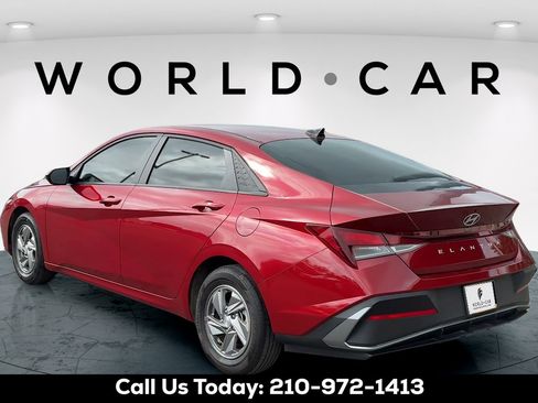 Used 2025 Hyundai Elantra SE FWD image 5