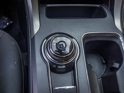 Used 2020 Ford Fusion SE FWD image 21