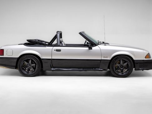 Used 1990 Ford Mustang GT image 2