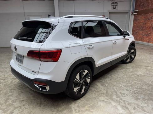 Used 2024 Volkswagen Taos SE image 6