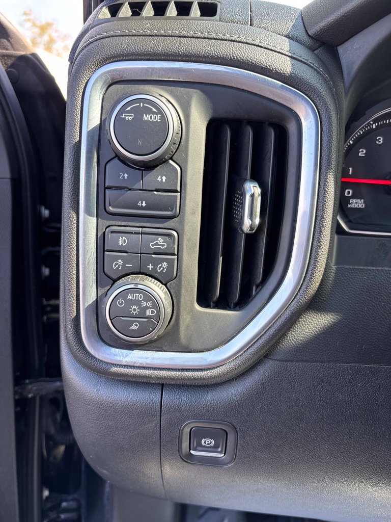 Used 2022 Chevrolet Silverado 2500 LT w/ Midnight Edition AWD/4WD image 15