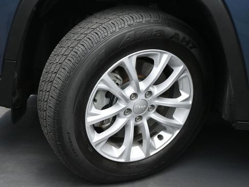 Used 2021 Jeep Cherokee Latitude image 17