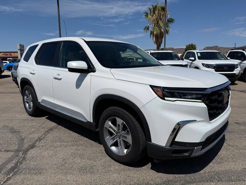 Certified 2025 Honda Pilot EX-L image 3
