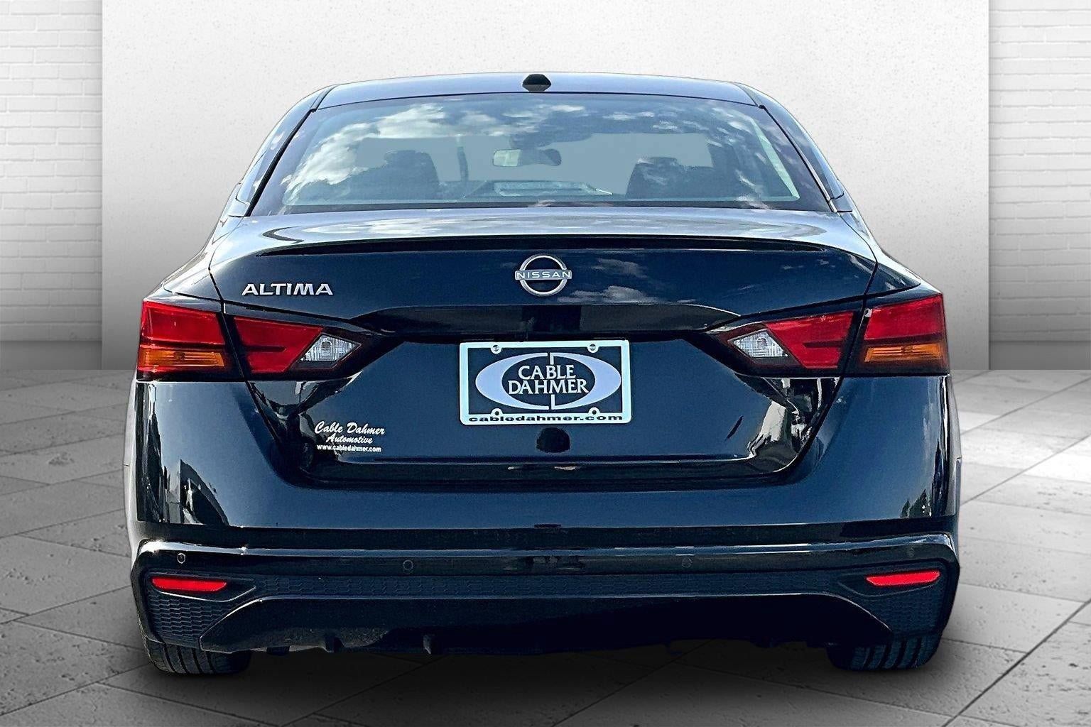 Used 2025 Nissan Altima 2.5 SV FWD image 3