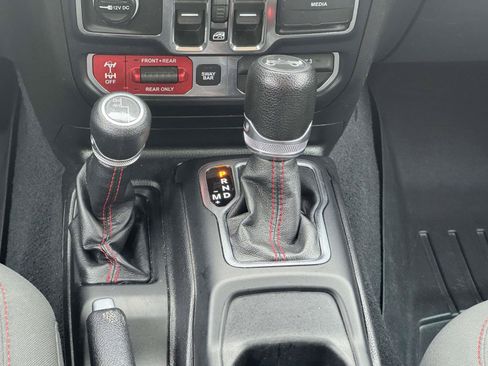 Used 2019 Jeep Wrangler Unlimited Rubicon AWD/4WD image 27