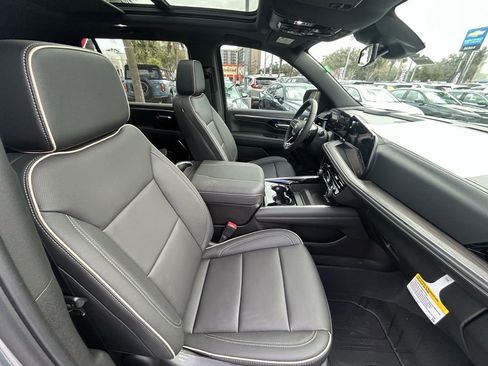 New 2026 Chevrolet Suburban Premier w/ Sun And Tow Package AWD/4WD image 24