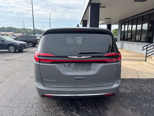 Used 2025 Chrysler Pacifica Select FWD image 7