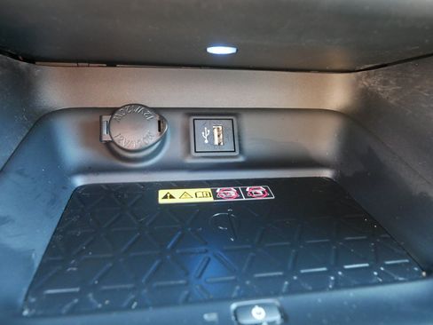 Used 2023 Toyota RAV4 XSE AWD/4WD image 33