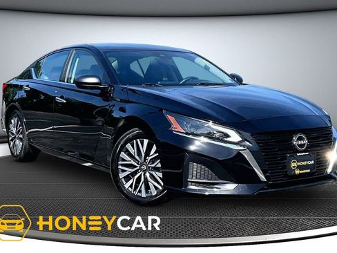 Used 2024 Nissan Altima 2.5 SV FWD image 1