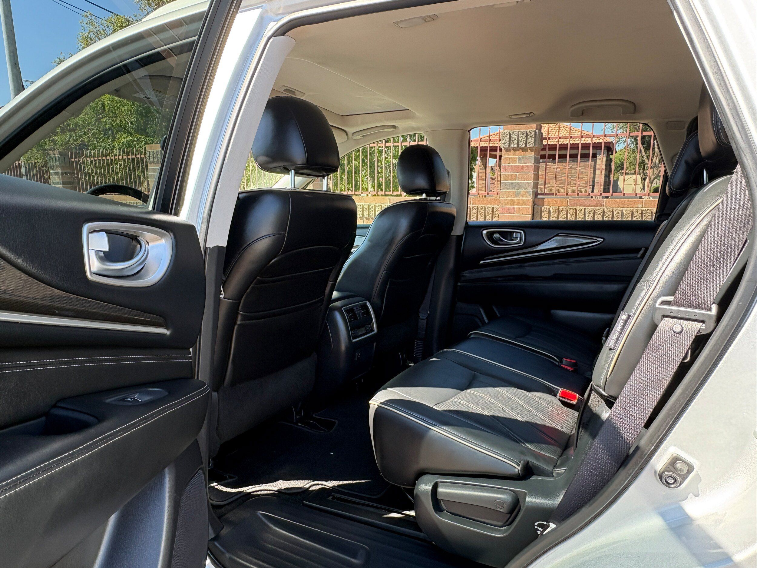 Used 2018 INFINITI QX60 FWD w/ Premium Package image 7
