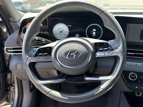 Used 2023 Hyundai Elantra SEL w/ Convenience Package FWD image 18