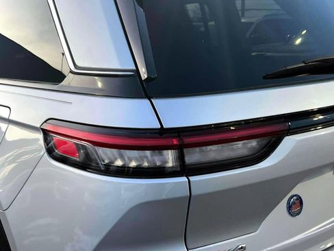 Used 2023 Jeep Grand Cherokee Laredo image 9