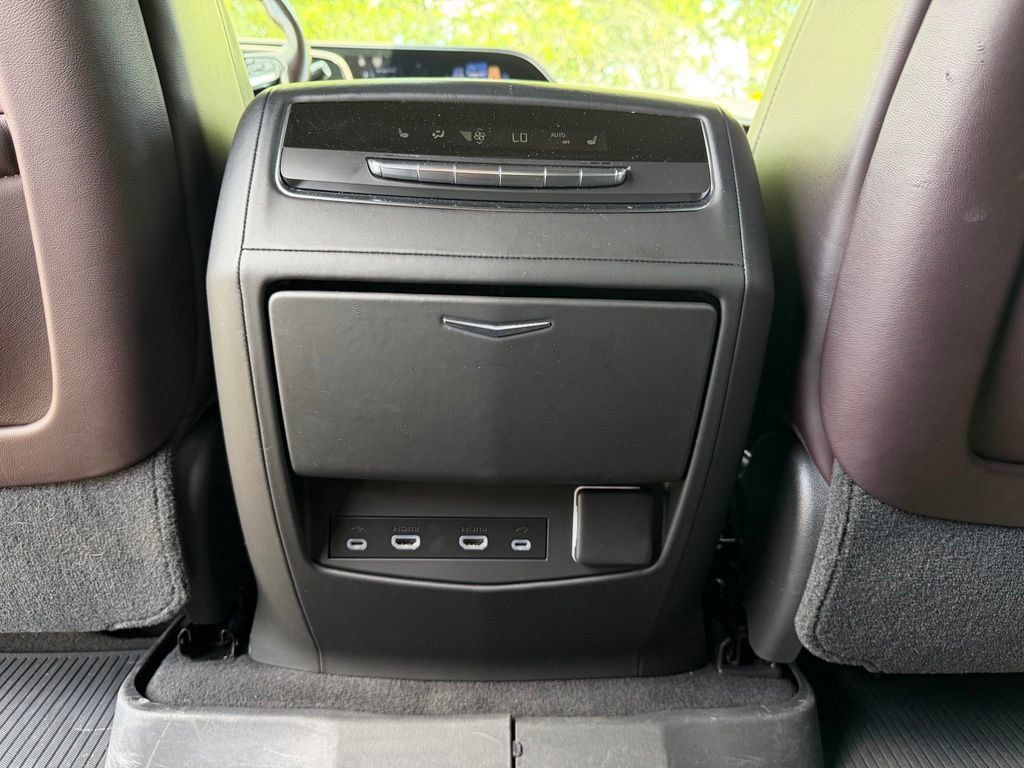 Used 2021 Cadillac Escalade Sport Platinum AWD/4WD image 31
