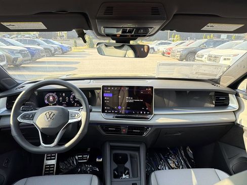 New 2026 Volkswagen Tiguan SE R-Line FWD image 21