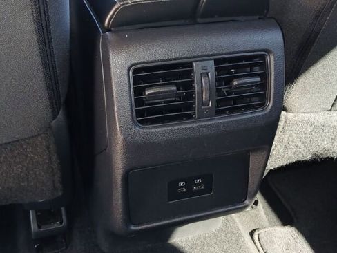 Used 2022 Nissan Rogue SV image 18