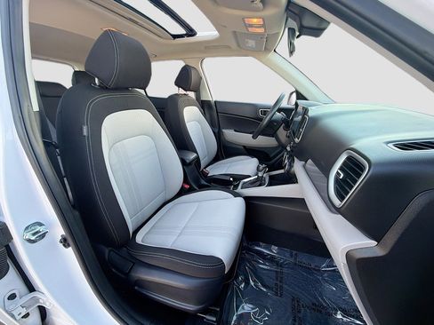 Used 2025 Hyundai Venue SEL FWD image 30