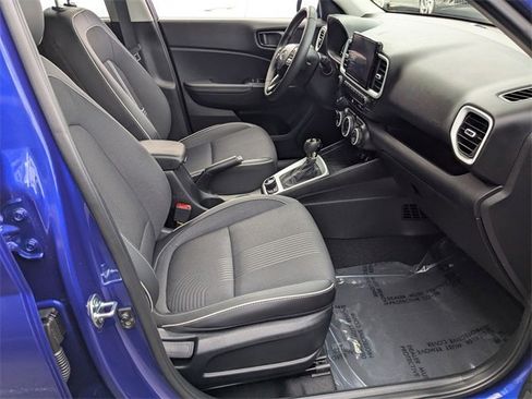 Used 2025 Hyundai Venue Limited image 33