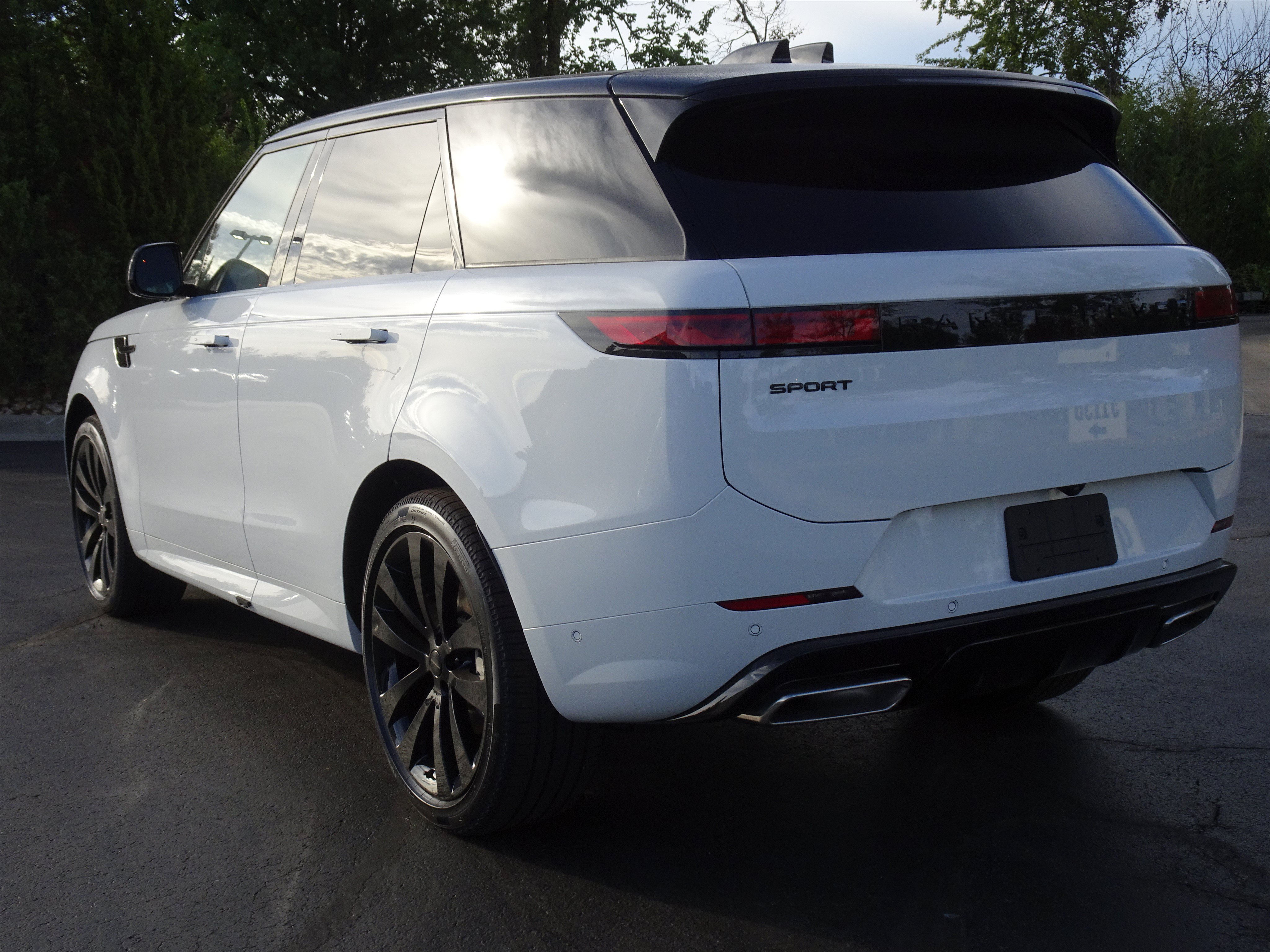 New 2027 Land Rover Range Rover Sport Dynamic SE AWD/4WD image 8