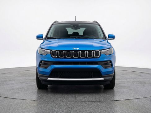 Used 2025 Jeep Compass Limited image 2