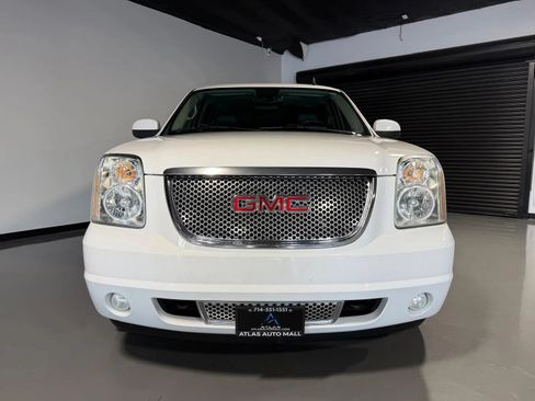 Used 2012 GMC Yukon XL Denali RWD image 2