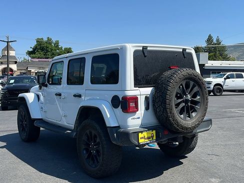 Used 2023 Jeep Wrangler Unlimited Sahara w/ Cold Weather Group AWD/4WD image 7