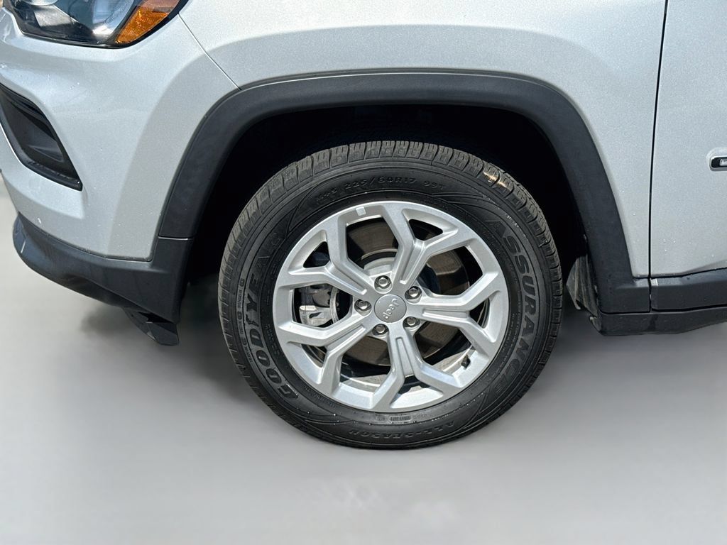 Used 2024 Jeep Compass Latitude AWD/4WD image 31