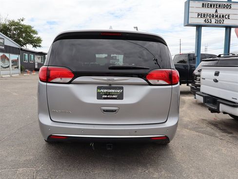 Used 2017 Chrysler Pacifica Touring-L FWD image 15