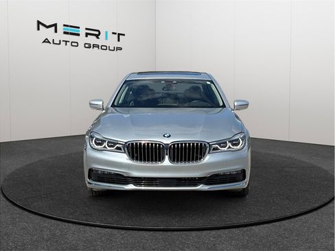 Used 2018 BMW 750i image 3