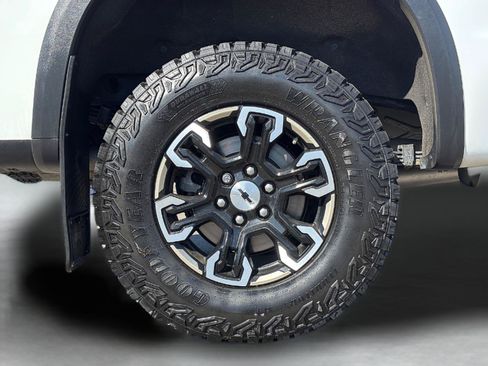 Used 2022 Chevrolet Silverado 1500 ZR2 w/ Technology Package AWD/4WD image 10