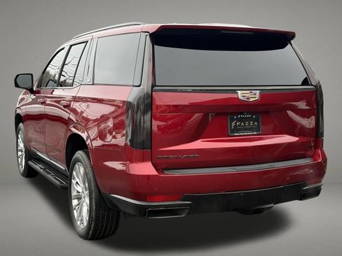 Used 2021 Cadillac Escalade Premium Luxury AWD/4WD image 4