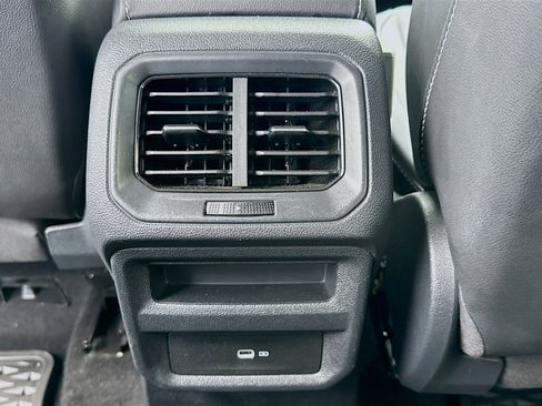 Used 2023 Volkswagen Taos SE image 16