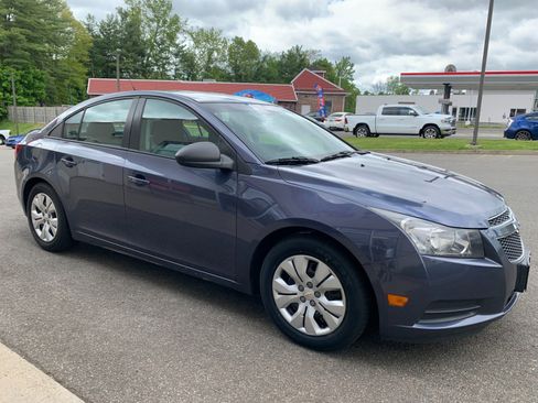 Used 2014 Chevrolet Cruze LS FWD image 3