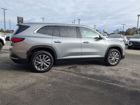 Used 2025 Buick Enclave Preferred w/ Power Package image 5