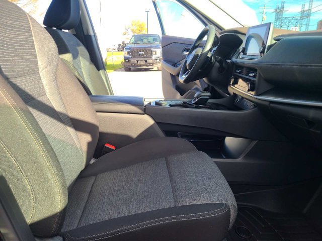 Used 2023 Nissan Rogue SV AWD/4WD image 19