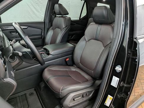 Used 2025 Honda Pilot Black Edition image 11