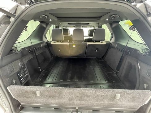 Used 2022 Land Rover Discovery HSE R-Dynamic AWD/4WD image 6