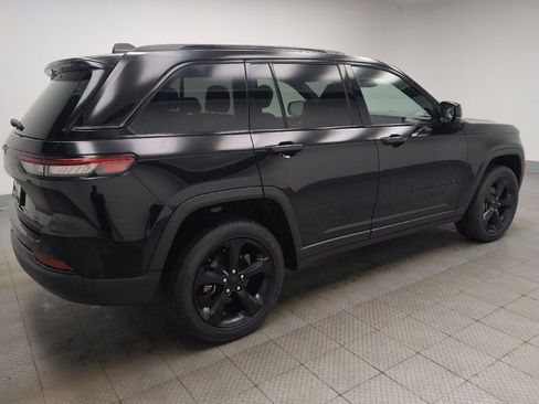 Used 2023 Jeep Grand Cherokee Altitude AWD/4WD image 10