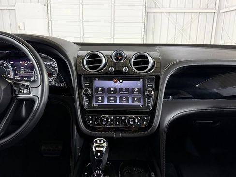 Used 2017 Bentley Bentayga AWD/4WD image 47